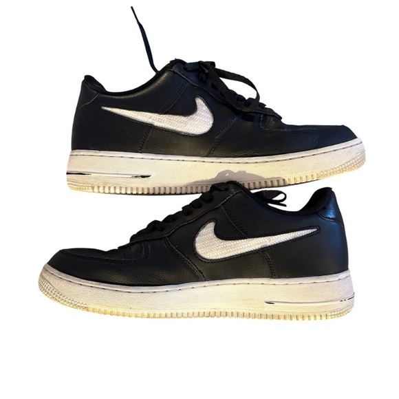 Nike Air Force 1 07 lv8‎ Cut out swoosh. Black/white. Size 8.5. Model CZ7377-001 - Picture 1 of 12